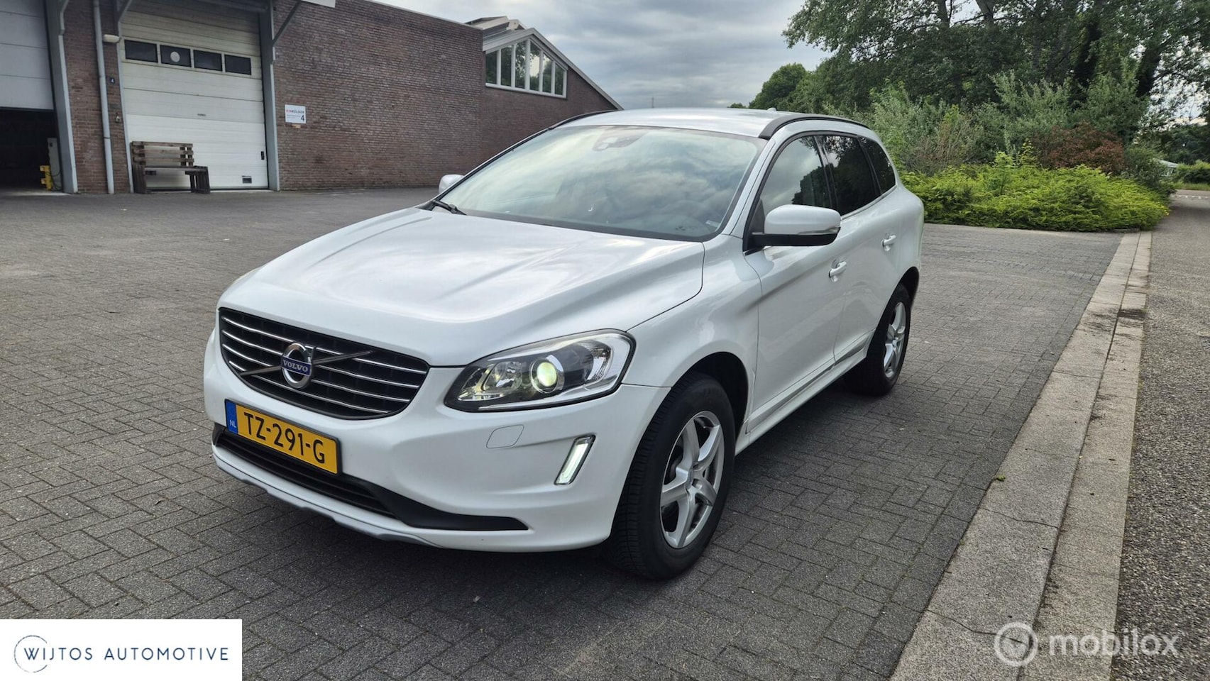 Volvo XC60 - 2.0 D4 FWD Momentum 2.0 D4 FWD Momentum - AutoWereld.nl