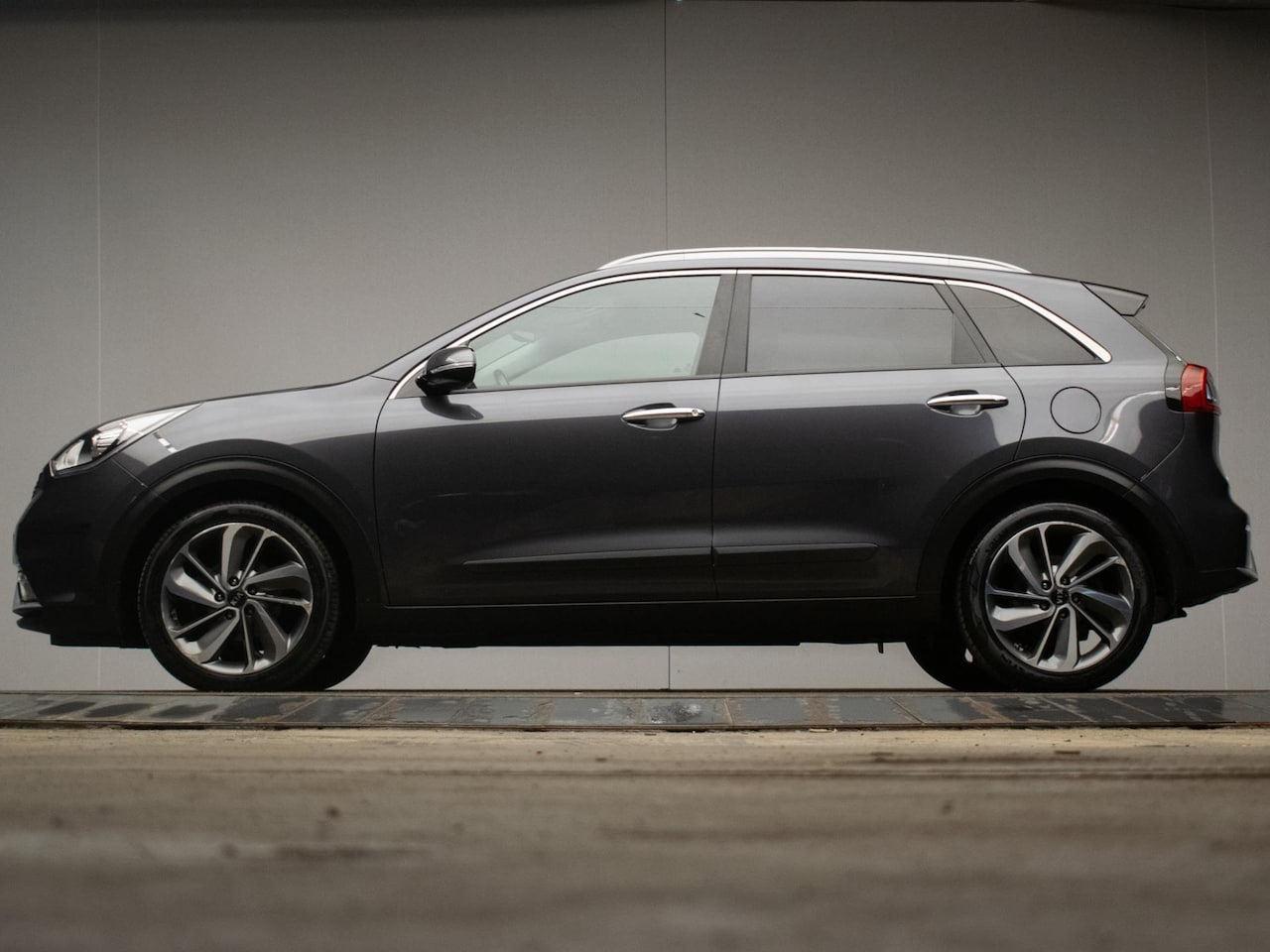 Kia Niro - 1.6 GDi Hybrid Edition Sport (SCHUIFDAK,APPLE CARPLAY,NAVI,STOELVERWARMING,CAMERA,CRUISE,C - AutoWereld.nl