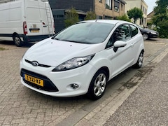 Ford Fiesta - 1.25 Ghia - Nieuwe APK