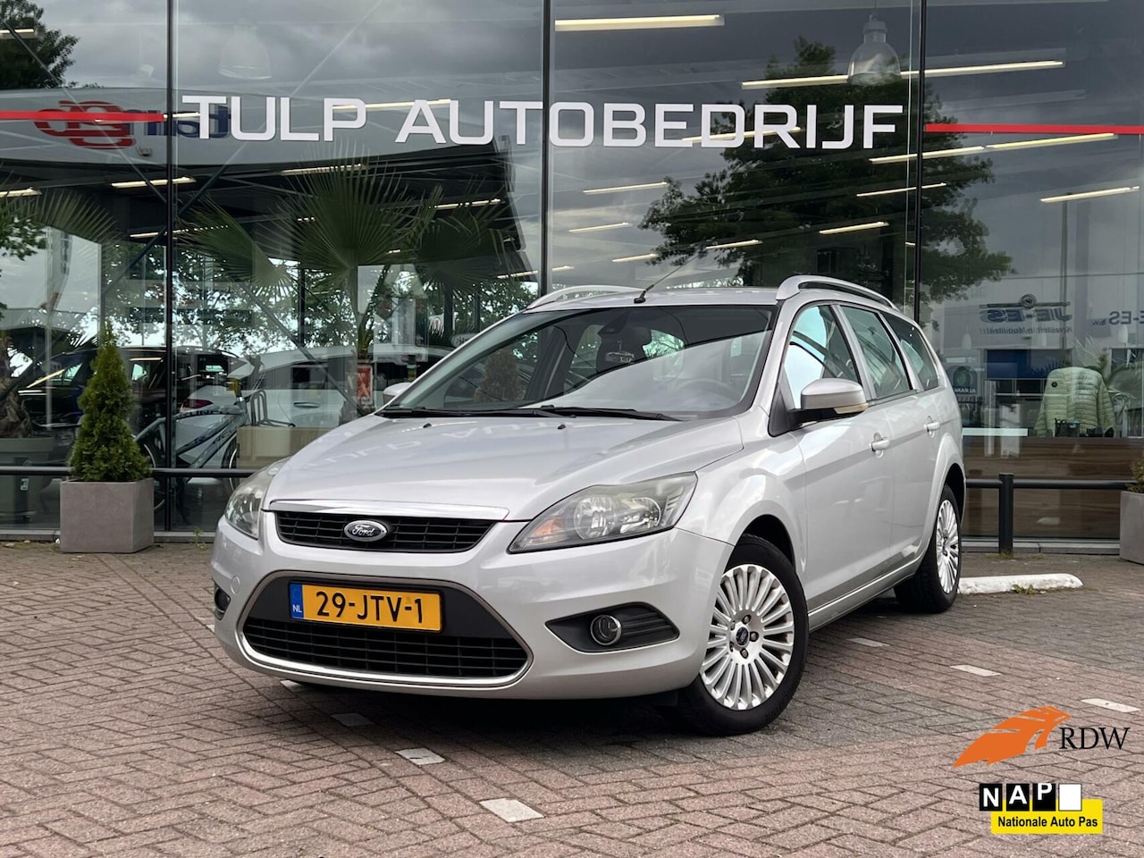 Ford Focus Wagon - 1.8 Titanium Airco Clima Cruise NAP - AutoWereld.nl