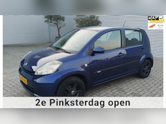 Daihatsu Sirion 2 - 1.3-16V Comfort (net nieuwe apk ) airco, lm velgen