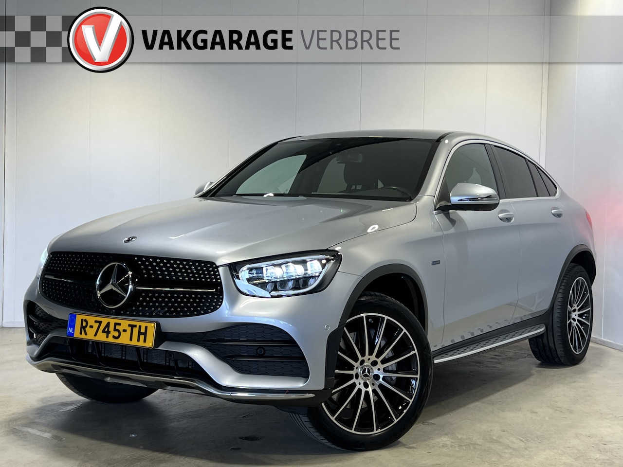 Mercedes-Benz GLC-klasse Coupé - 300e 4MATIC Business Solution AMG | Navigatie | LM Velgen 20" | Kunstlederen Bekleding | V - AutoWereld.nl