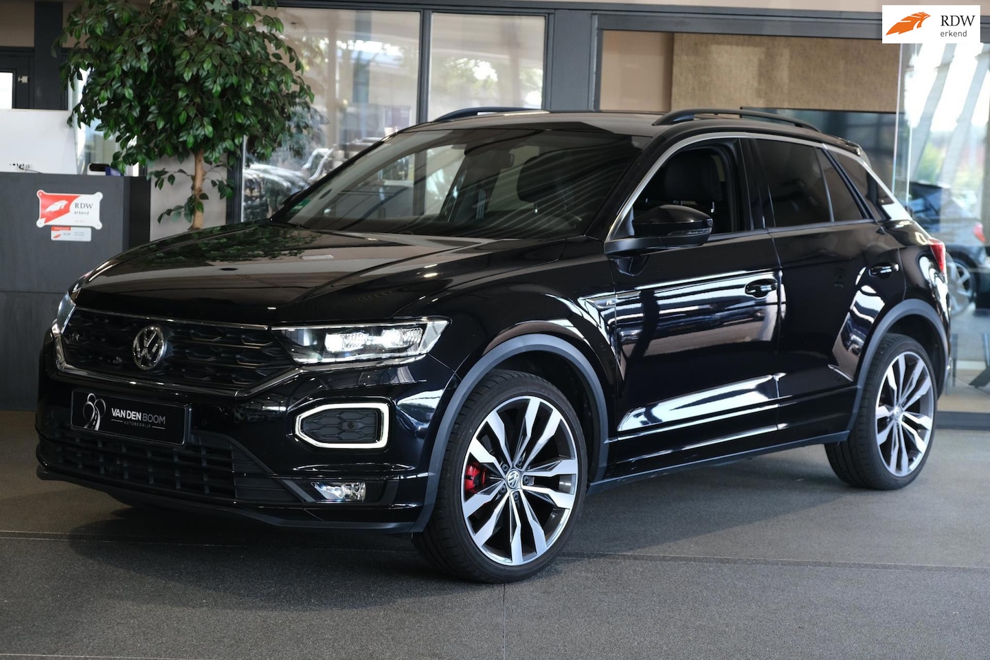 Volkswagen T-Roc - 1.5 TSI DSG 2 x R-Line Navi Virtual Cam Led Acc Dcc Pdc - AutoWereld.nl