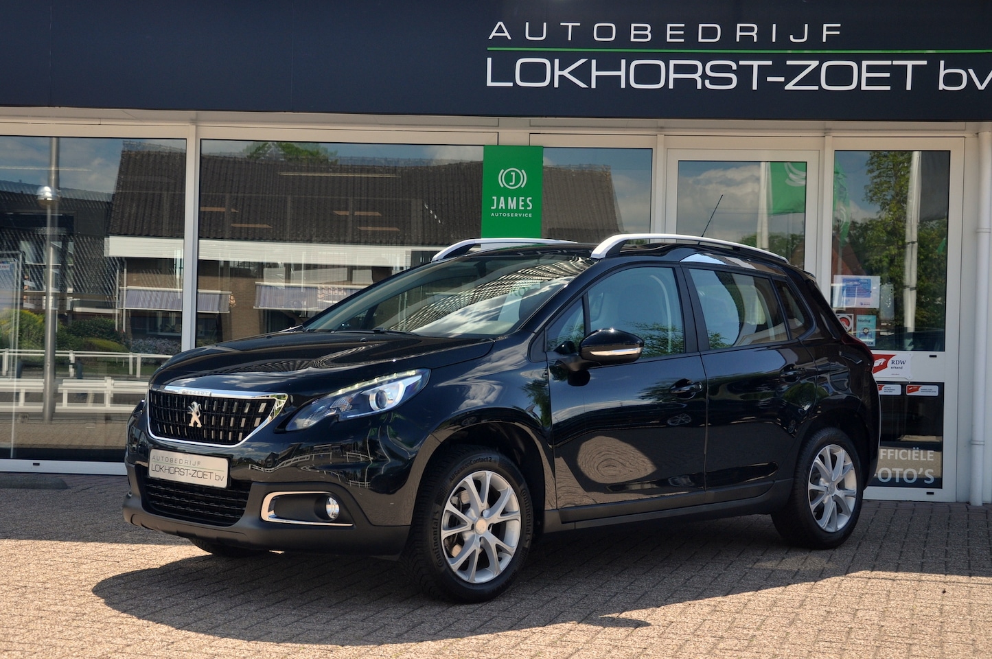 Peugeot 2008 - 1.2 PureTech Active | Navigatie | Airco | Trekhaak - AutoWereld.nl