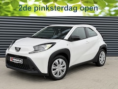 Toyota Aygo X - 1.0 VVT-i Camera/Stoelwarm/Apple/Android 2e Pinksterdag open van 12uur tot 16uur