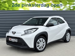 Toyota Aygo X - 1.0 VVT-i MT Play Camera/Apple/Stoelwarm/Keyless 2e Pinksterdag open van 12uur tot 16uur
