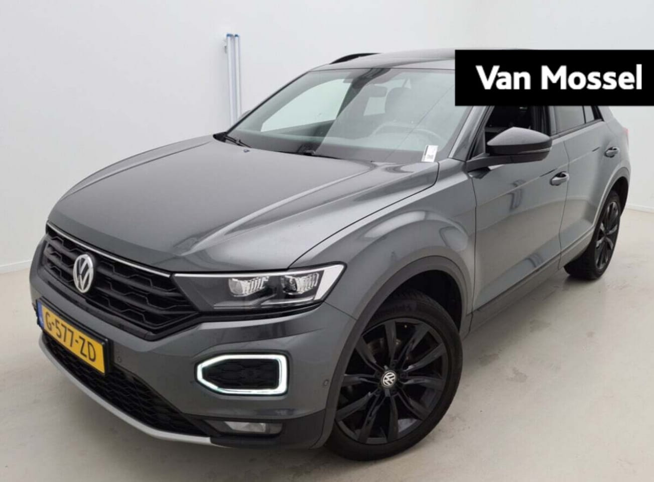 Volkswagen T-Roc - 1.5 TSI Sport | Black Style | Panorama Schuif/Kantel Dak | LED-Verlichting | Sport Interie - AutoWereld.nl