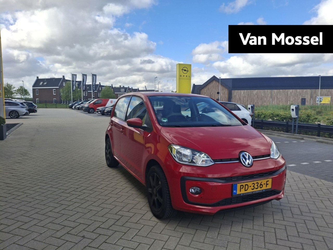 Volkswagen Up! - 1.0 BMT high up! | Airco | Parkeersensoren achter - AutoWereld.nl