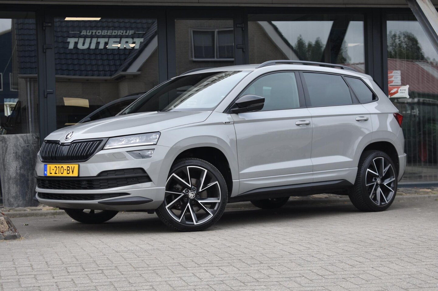 Skoda Karoq - 1.5 TSI ACT Sportline | TREKHAAK | CANTON | VIRTUAL COCKPIT | ACC | APPLE CARPLAY | ANDROI - AutoWereld.nl