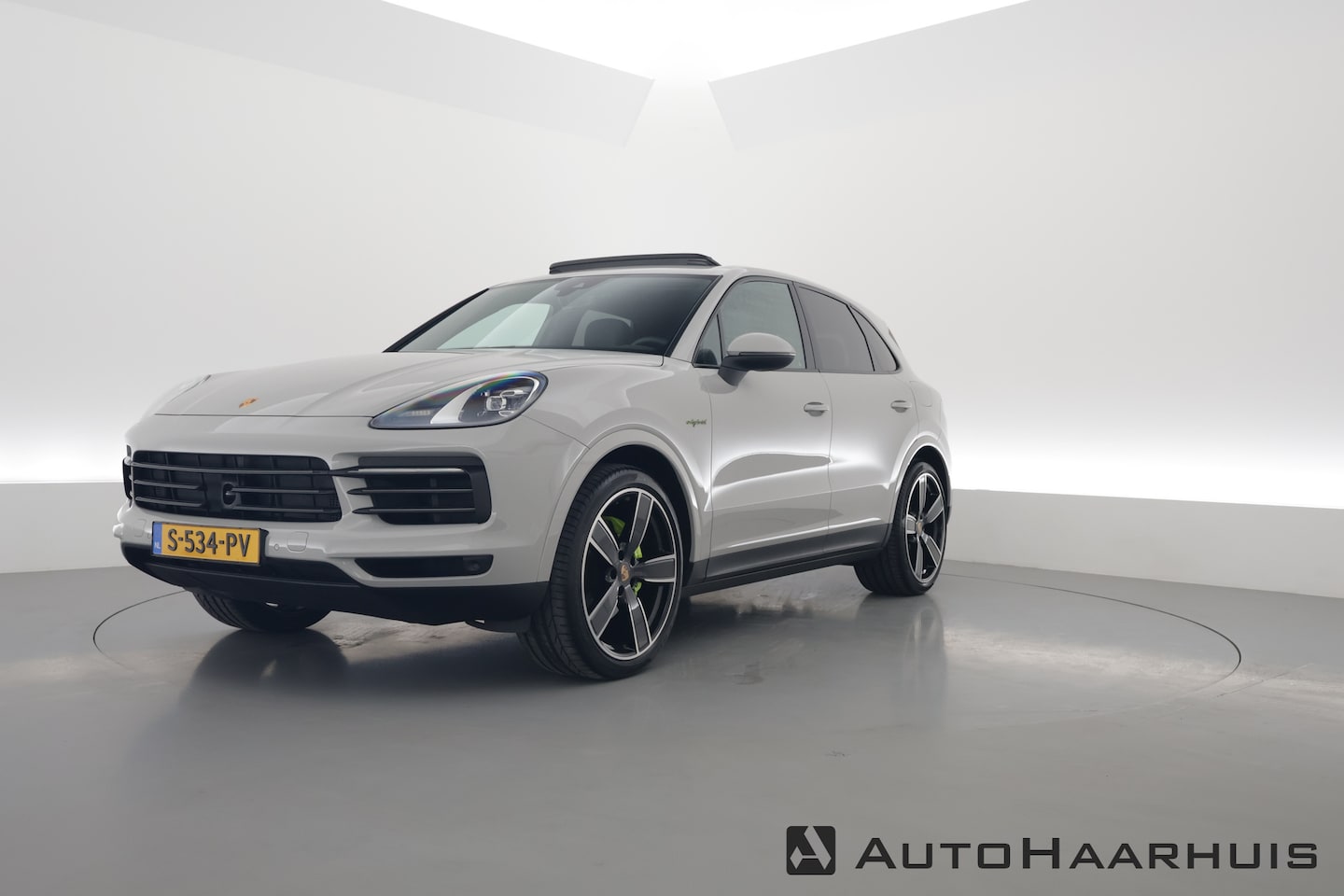 Porsche Cayenne - 3.0 E-Hybrid Platinum Edition | Pano | Sport chrono | 22'' | Luchtvering | Bose Audio | Ad - AutoWereld.nl