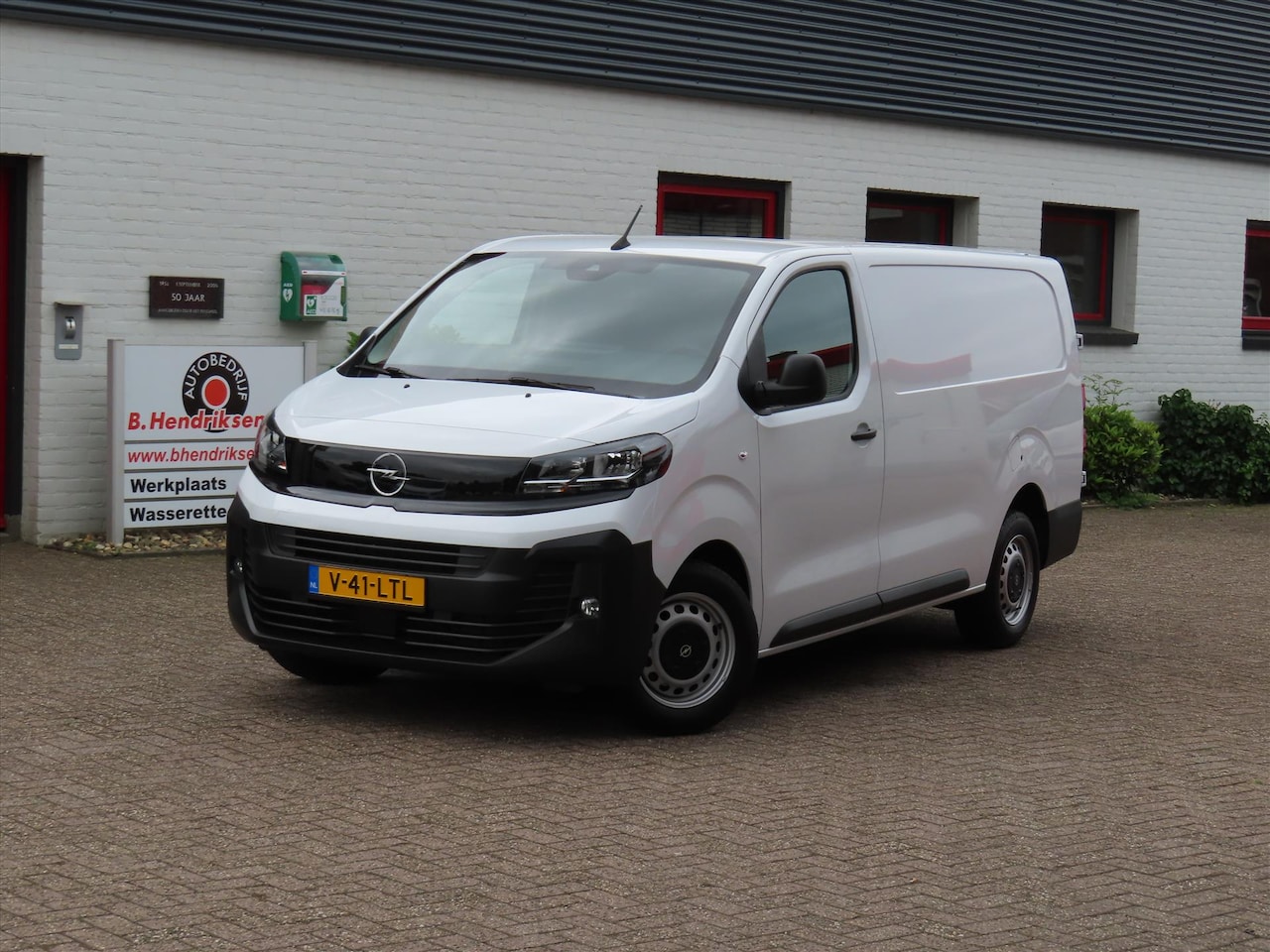 Opel Vivaro - GB 2.0 Diesel 145pk L3H1/ DAB/ 3 Zitplaatsen/ Airco/ Cruise control/ Parkeersensoren/ Blue - AutoWereld.nl