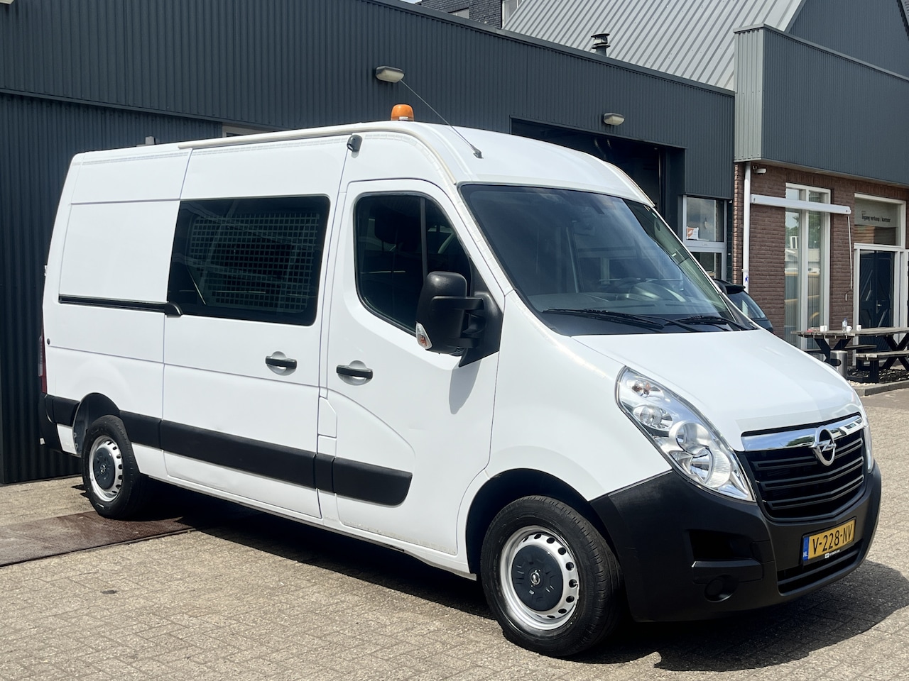 Opel Movano - 2.3 CDTI BiTurbo L2H2 170pk Airco Cruise controle Omvormer Kastinrichting Telefoon voorber - AutoWereld.nl