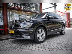 Volkswagen Tiguan - 1.4 TSI Highline | Automaat | Panoramadak | Adaptieve cruise control |Trekhaak | Navigatie