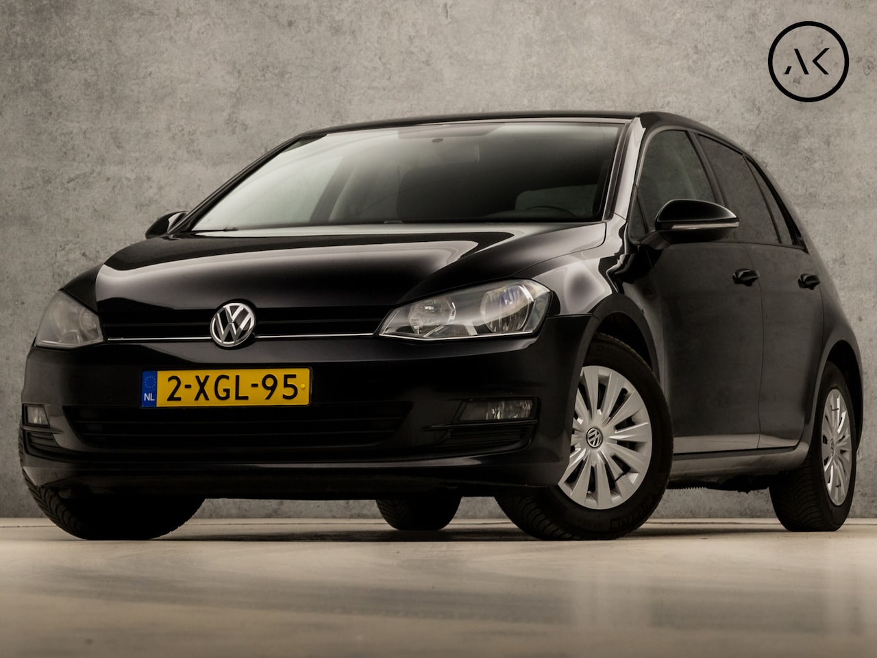 Volkswagen Golf - 1.6 TDI Sport Automaat (SCHERM, LOGISCH NAP, CRUISE, GETINT GLAS, SPORTSTOELEN, ARMSTEUN, - AutoWereld.nl