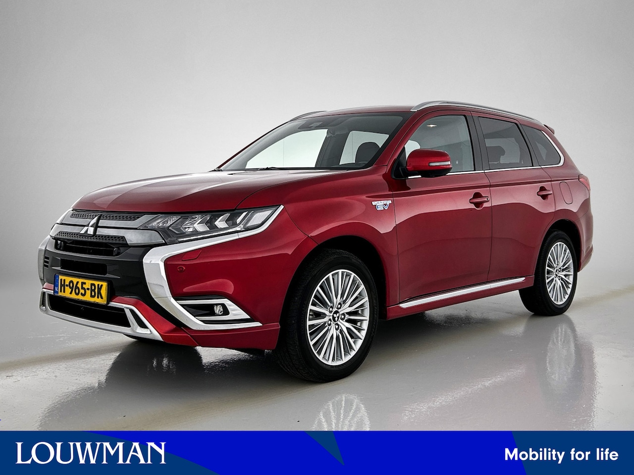 Mitsubishi Outlander - 2.4 PHEV Instyle Navigatie | Leder | Camera achter | Lichtmetaal - AutoWereld.nl