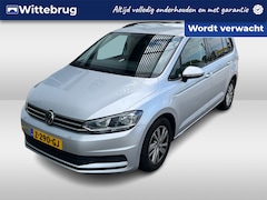 Volkswagen Touran - 1.5 TSI 150PK Comfortline Business 7p / Zwenkbare Trekhaak / 7 Persoons / Parkeersensoren