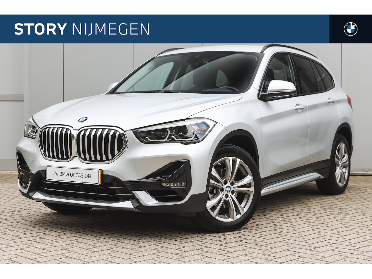 BMW X1 - sDrive18i Sportline Automaat / Trekhaak / Sportstoelen / Achteruitrijcamera / Comfort Acce - AutoWereld.nl