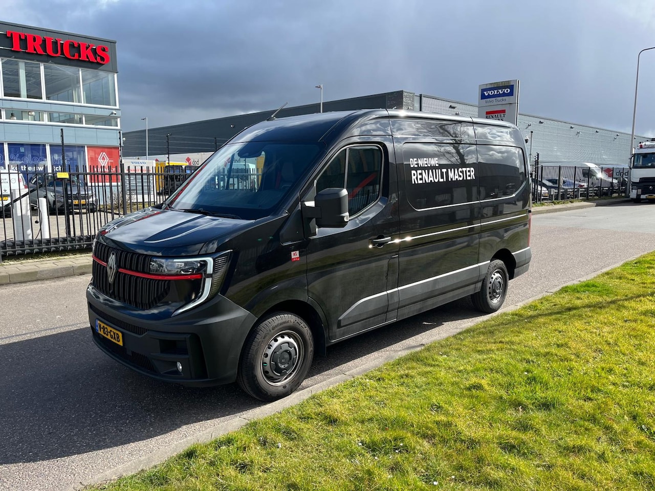 Renault Master - Red Edition L2 H2, 150pk, Airco, Radio - AutoWereld.nl
