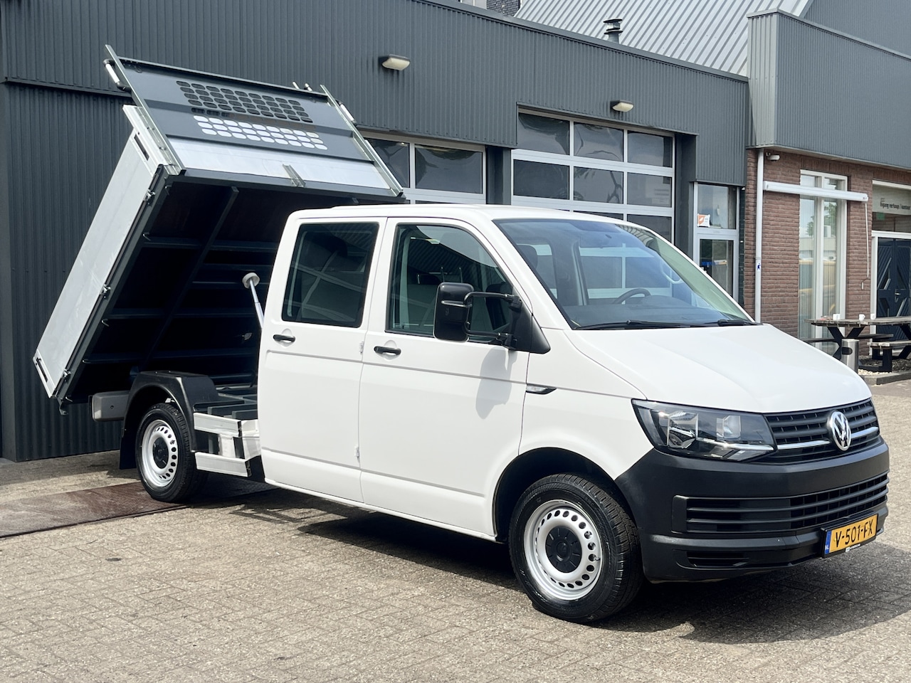 Volkswagen Transporter - 2.0 TDI L2H1 DC Euro 6 Pick up Kipper Open laadbak Airco Trekhaak 2200kg trekgewicht 1e ei - AutoWereld.nl