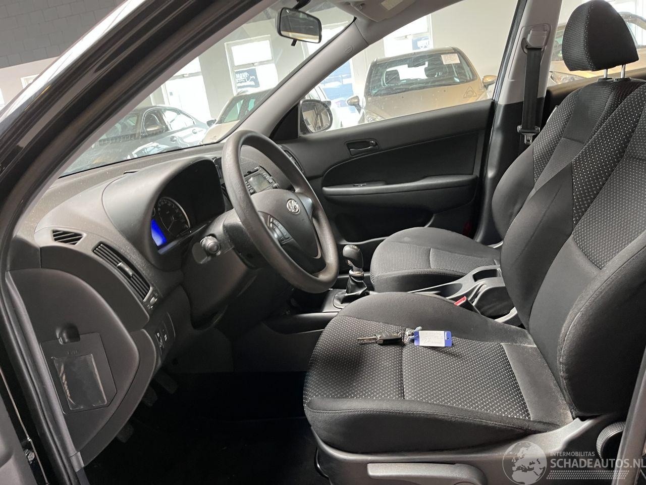 Hyundai i30 - I-30 1.4i i-Drive Cool NL NAP!