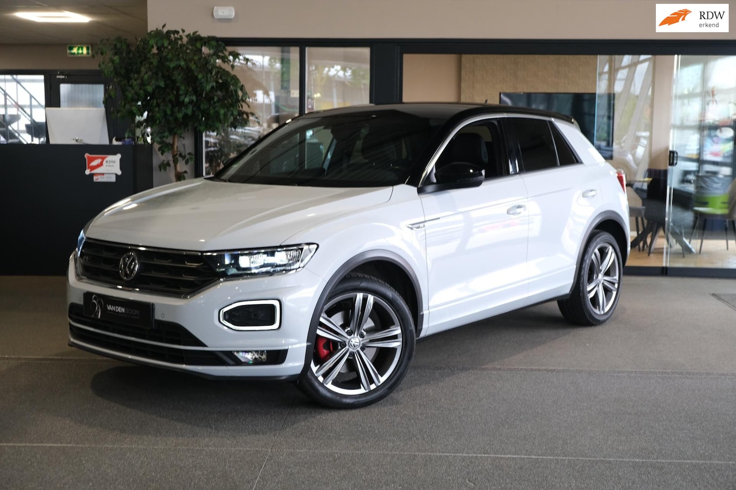 Volkswagen T-Roc - 1.5 TSI DSG 2x R-line Virtual ACC Led Cam Navi - AutoWereld.nl