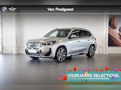BMW iX1 - eDrive20 67 kWh | M Sport | Glazen Panoramadak | Stoelverwarming | Harman Kardon | Trekhaa
