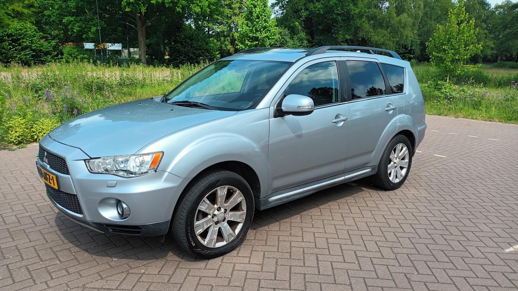 Mitsubishi Outlander - 2.4 4x4 AUTOMAAT | 7 persoons | clima,cruise, navi, schuifdak - AutoWereld.nl