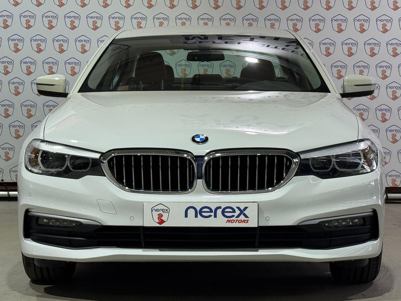 BMW 5-serie - 530e iPerformance Executive | Leder | Navi | Camera | PDC - AutoWereld.nl