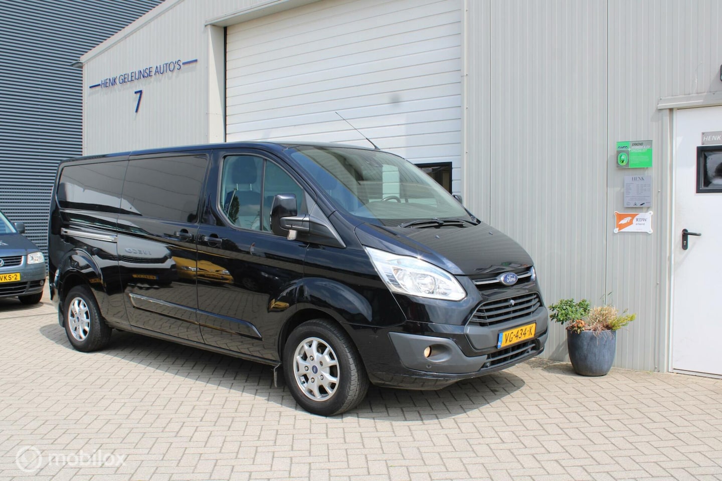 Ford Transit Custom - 290 2.2 TDCI L2H1 Limited/Camera/APK/NAP - AutoWereld.nl