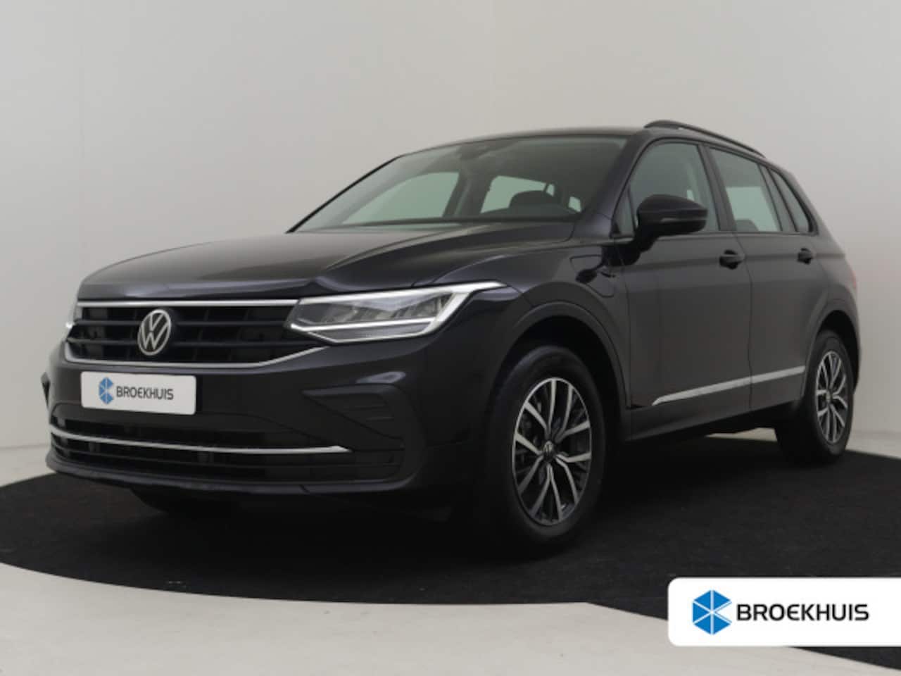 Volkswagen Tiguan - 1.4 TSI eHybrid Life 245pk | head up display | Navigatie | Adaptief cruise control | Led k - AutoWereld.nl