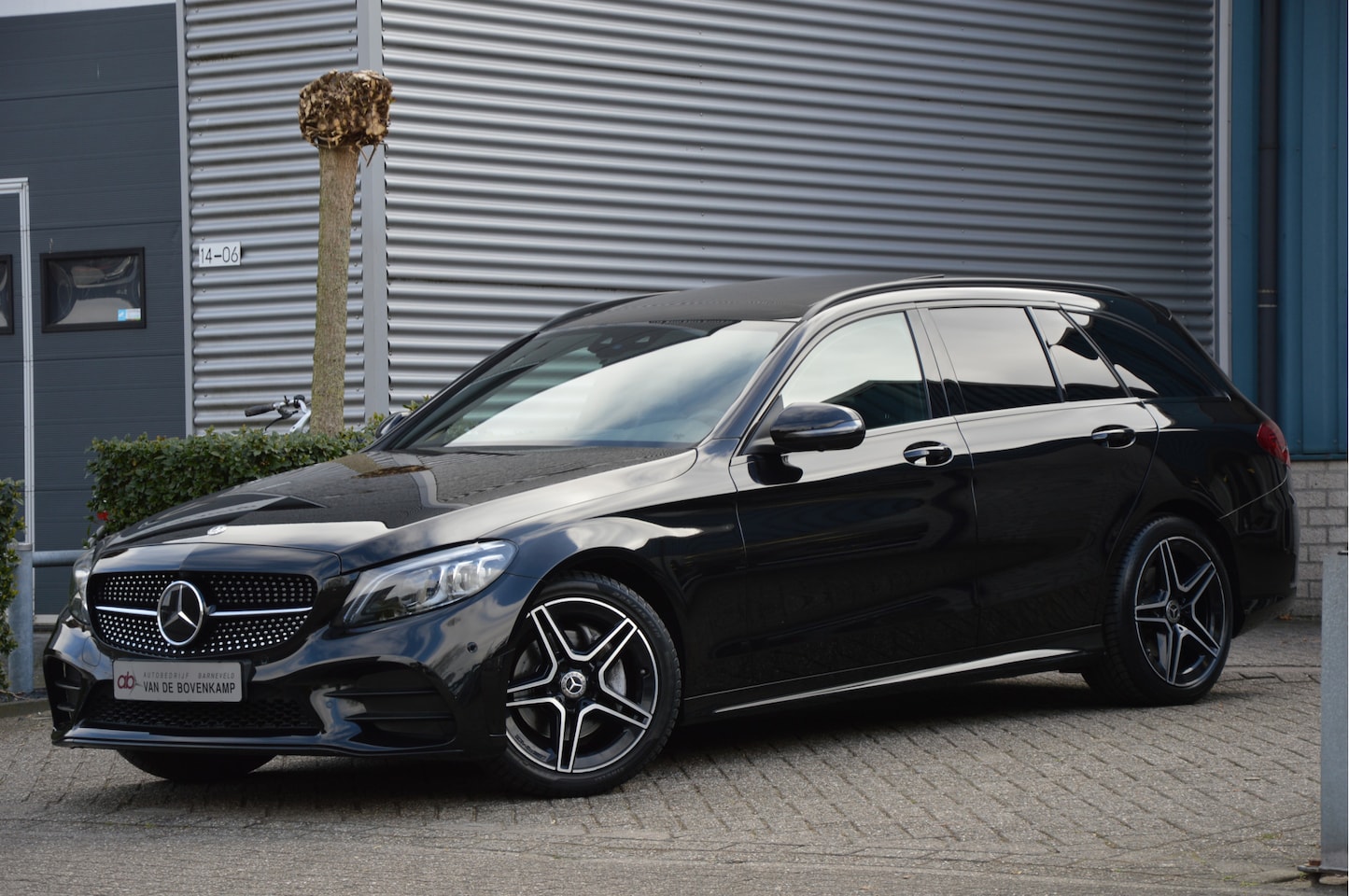 Mercedes-Benz C-klasse Estate - 180 AMG-LINE | PANODAK | ADAPT.CRUISE | NIGHTPAKKET | MULTIBEAM | TREKHAAK | LEDER | CARPL - AutoWereld.nl