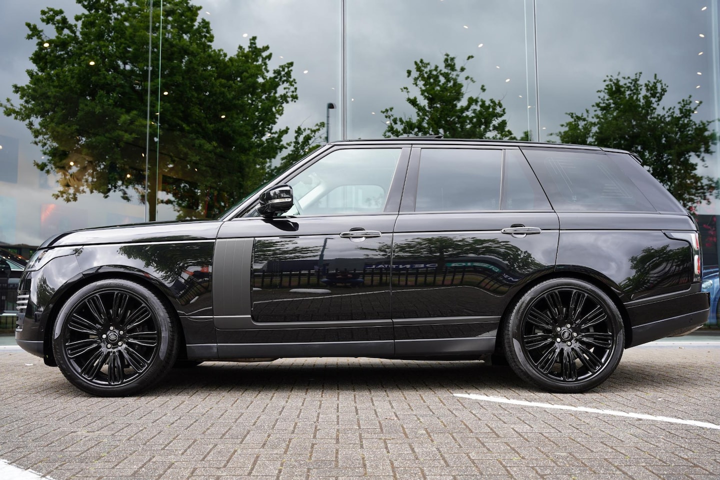 Land Rover Range Rover - P 400 E Autobiography GERESERVEERD - AutoWereld.nl