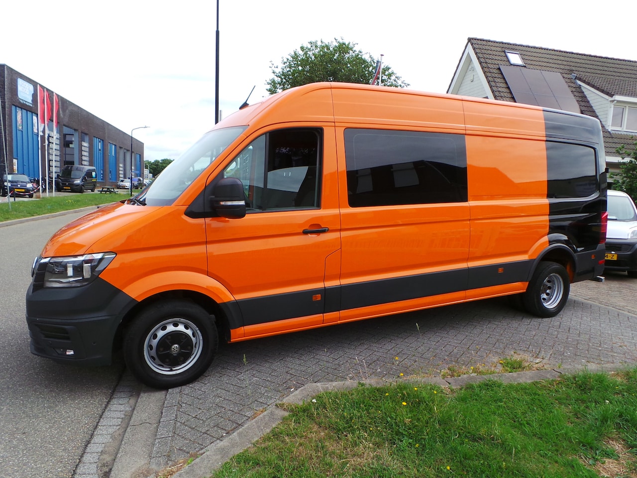 Volkswagen Crafter - 50 2.0 TDI 177pk DSG L4 DC Highline 3500kg Trekken,Airco,Navi,Camera,Pdc,Trekhaak - AutoWereld.nl