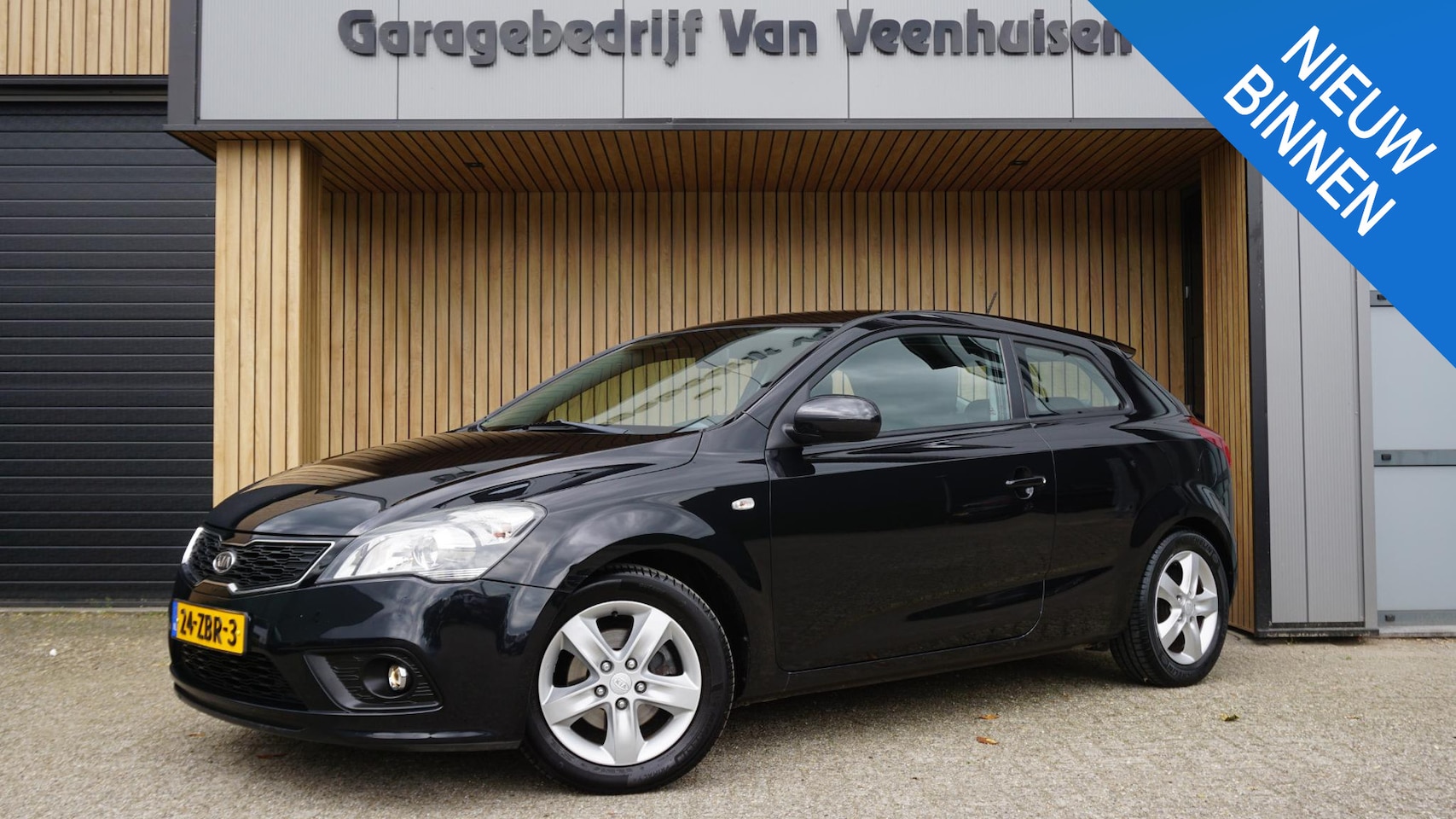 Kia Pro cee'd - 1.4 105pk 3Drs CVVT Navigator Plus Pack Navi Clima Cruise Control 16inch LM Trekhaak *NL a - AutoWereld.nl