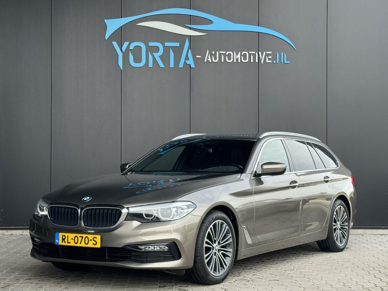 BMW 5-serie Touring - 520d High Executive 520d High Executive - AutoWereld.nl
