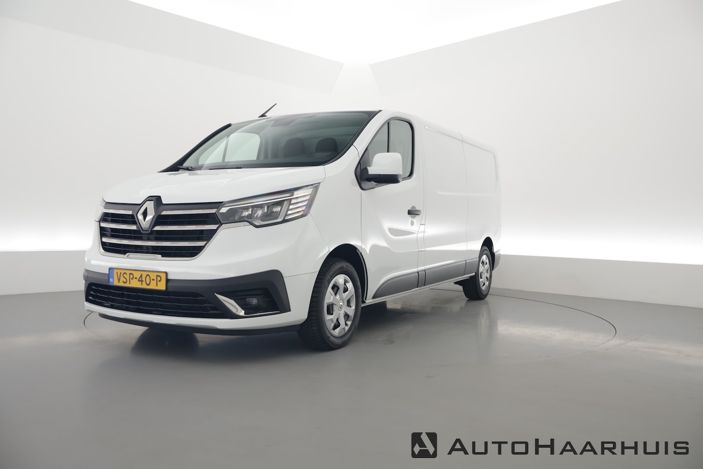 Renault Trafic - 2.0 dCi 130 T30 L2H1 Work Edition | Trekhaak | Cruise | Camera | Bluetooth - AutoWereld.nl