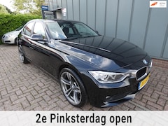 BMW 3-serie - 318d High Executive AIRCO//NAVI//CRUISE//STOELVERWARMING//CV+AB
