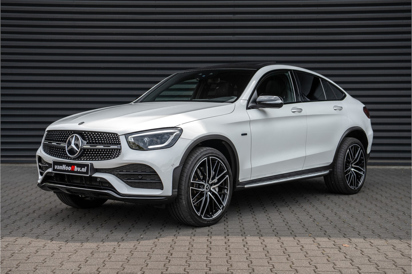 Mercedes-Benz GLC-klasse Coupé - 300e 4MATIC AMG-Line 21'' - Nightpakket - Schuifdak - AutoWereld.nl