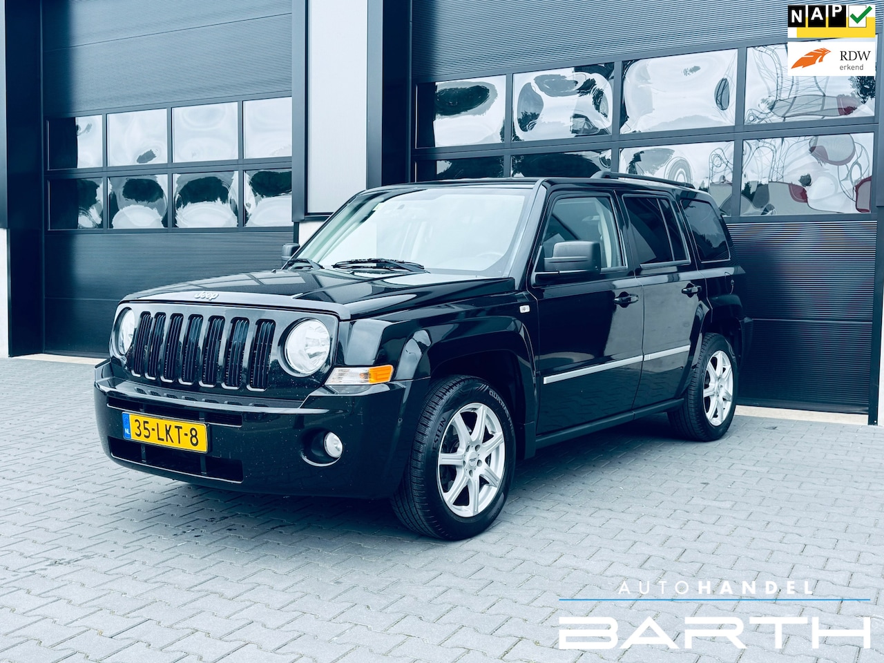 Jeep Patriot - 2.4 Limited Liberty | clima | cruise | 4X4 | navi | pdc - AutoWereld.nl
