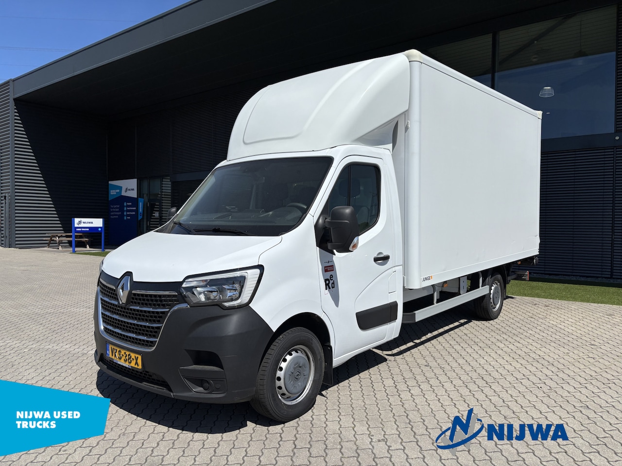 Renault Master - T35 145 Laadklep + Airco - AutoWereld.nl