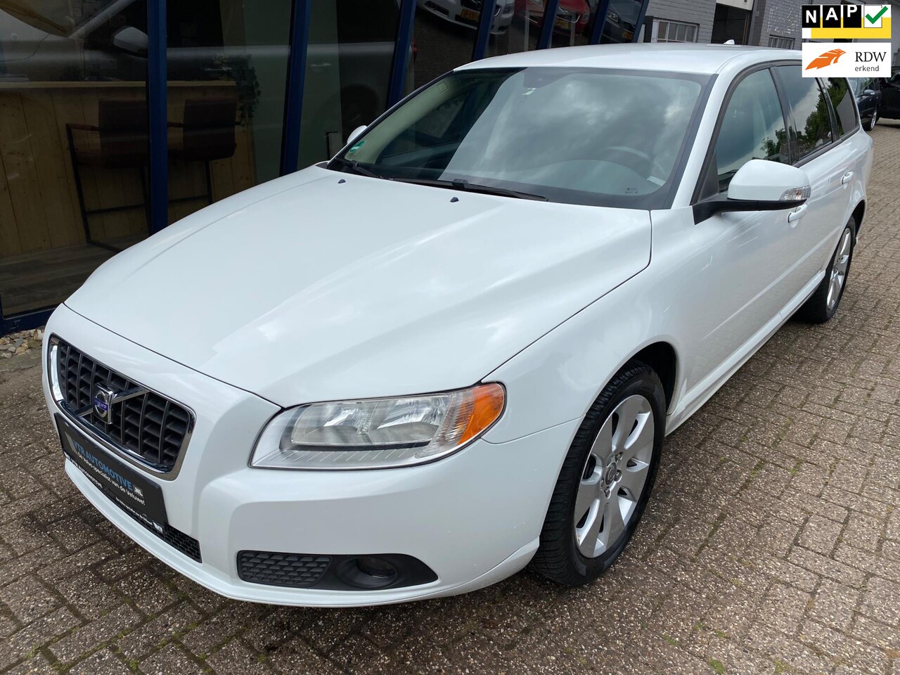 Volvo V70 - 2.5T Momentum LEER / PDC / YOUNGTIMER - AutoWereld.nl