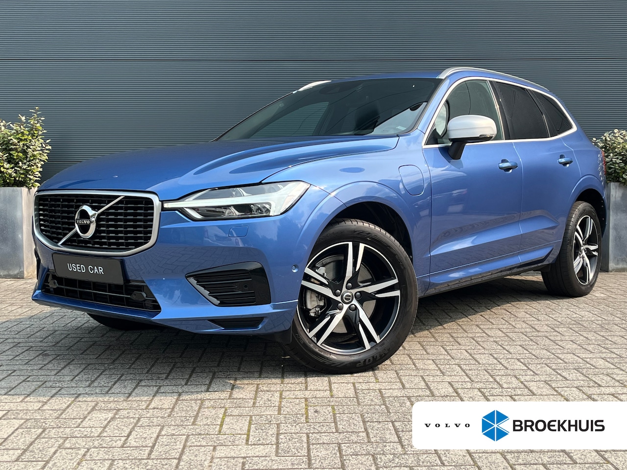 Volvo XC60 - 2.0 T8 Twin Engine AWD R-Design | HUD | Pilot Assist | Trekhaak | Camera | - AutoWereld.nl