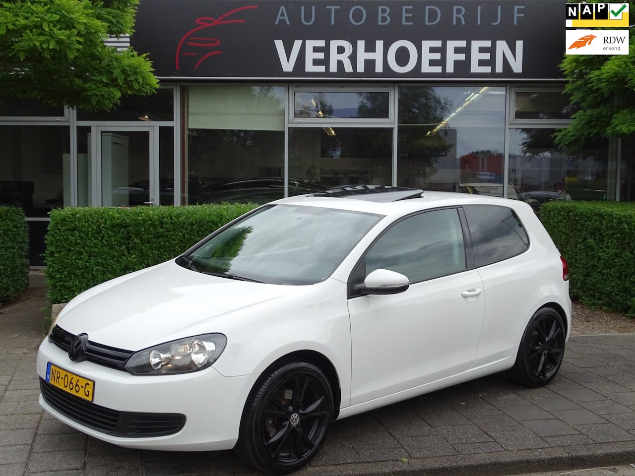 Volkswagen Golf - 1.4 Easyline - PANORAMADAK - AIRCO - ZOMER KLAAR !! - AutoWereld.nl