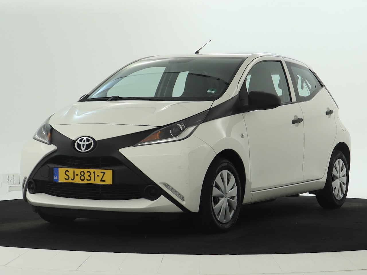 Toyota Aygo - 1.0 VVT-i x-fun 1.0 VVT-i x-fun - AutoWereld.nl