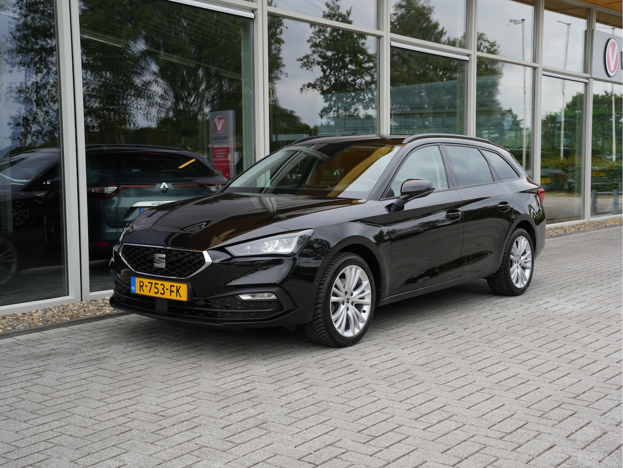 Seat Leon Sportstourer - 1.0 TSI Style Business Intense | Navigatie | DAB | Climate Control | Android/Apple Carplay - AutoWereld.nl