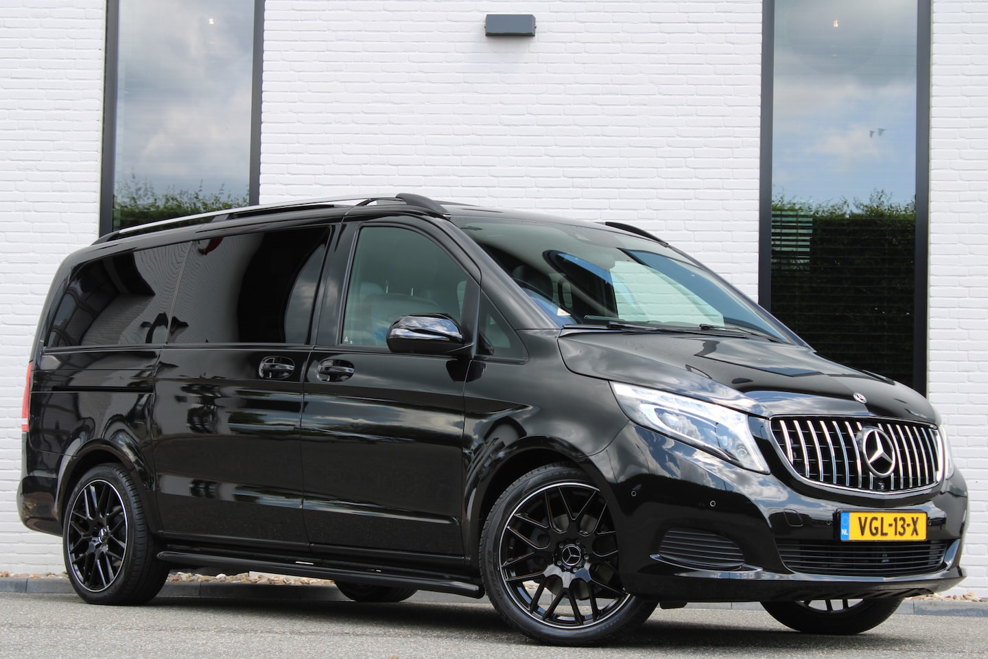 Mercedes-Benz V-klasse - 250d / Aut / Lang / DC / Avantgarde Edition / Panorama / Burmester / 2x Elec Schuifdeur / - AutoWereld.nl