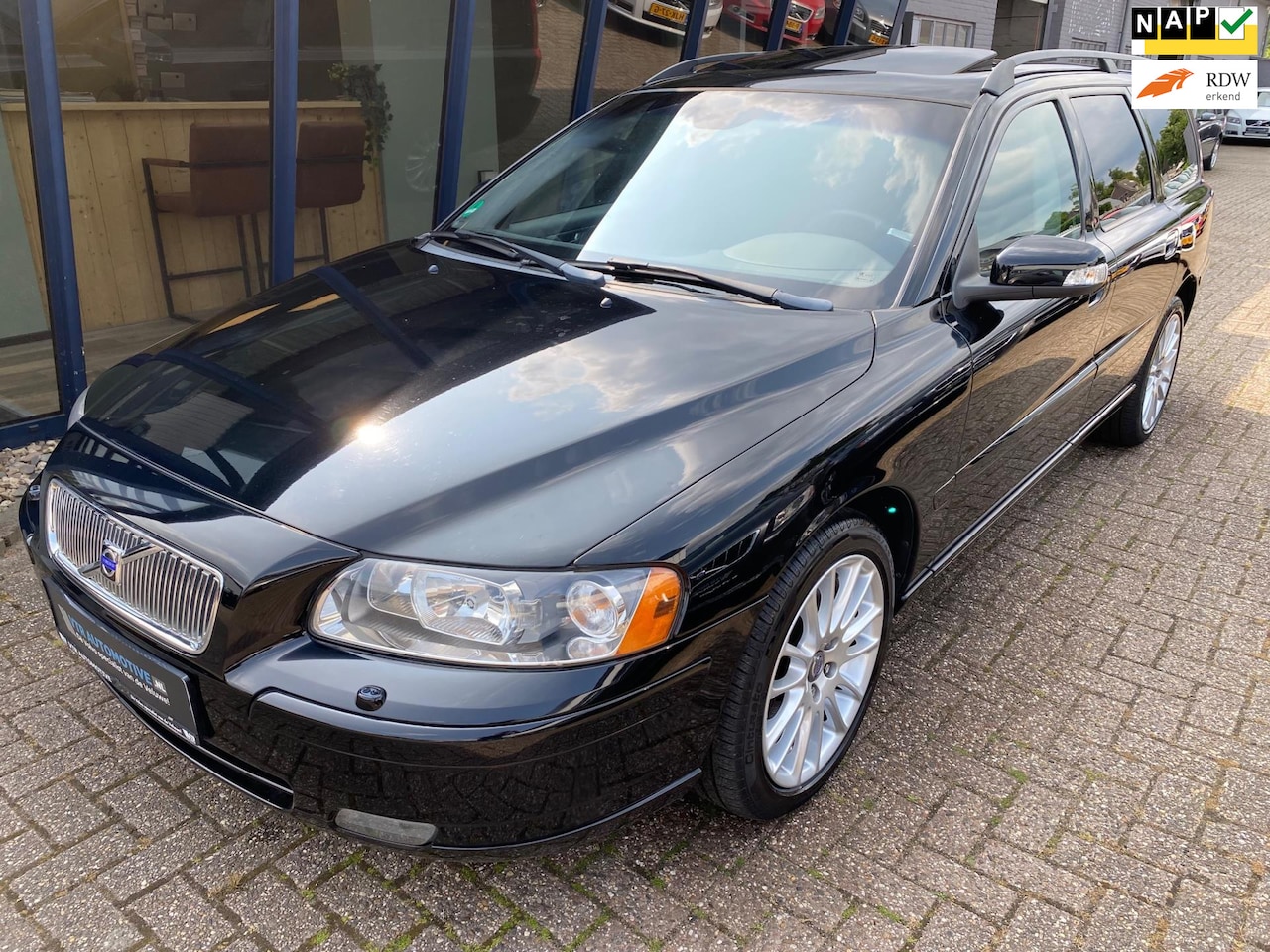 Volvo V70 - 2.0T Edition II Sport 180PK LEER / SUNROOF / TREKHAAK - AutoWereld.nl