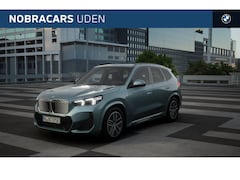 BMW iX1 - eDrive20 M Sport / Trekhaak / Achteruitrijcamera / Sportstoelen / M Adaptief onderstel / C