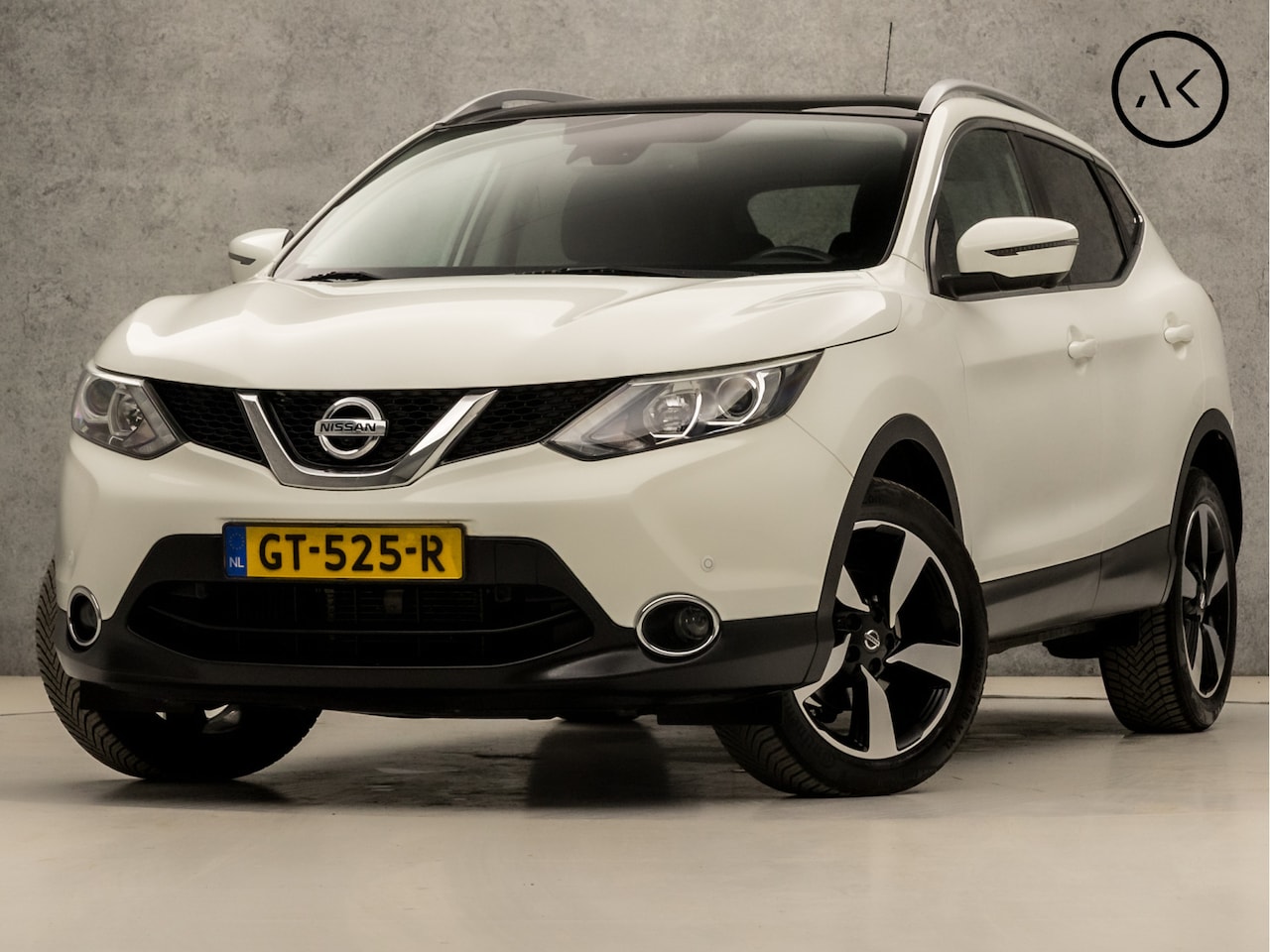 Nissan Qashqai - 1.2 Deluxe Automaat (PANORAMADAK, NAVIGATIE, CLIMATE, 360 CAMERA, GETINT GLAS, SPORTSTOELE - AutoWereld.nl