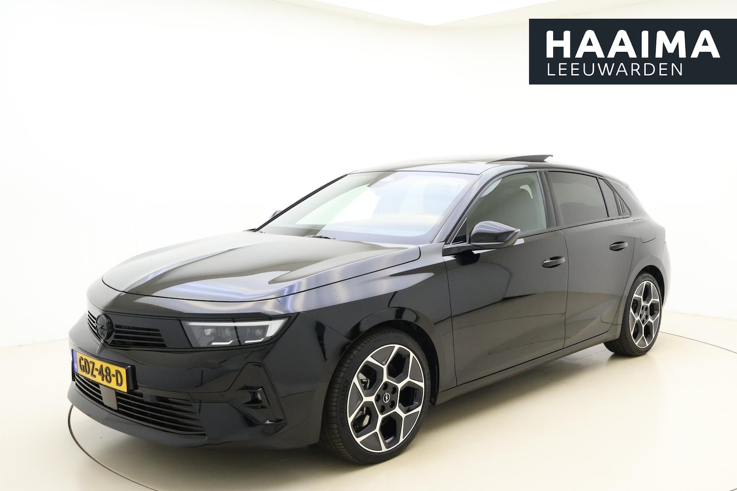 Opel Astra - 1.6 Turbo Plug In Hybrid Ultimate Automaat | Schuif- kanteldak | 18" lichtmetalen velgen | - AutoWereld.nl